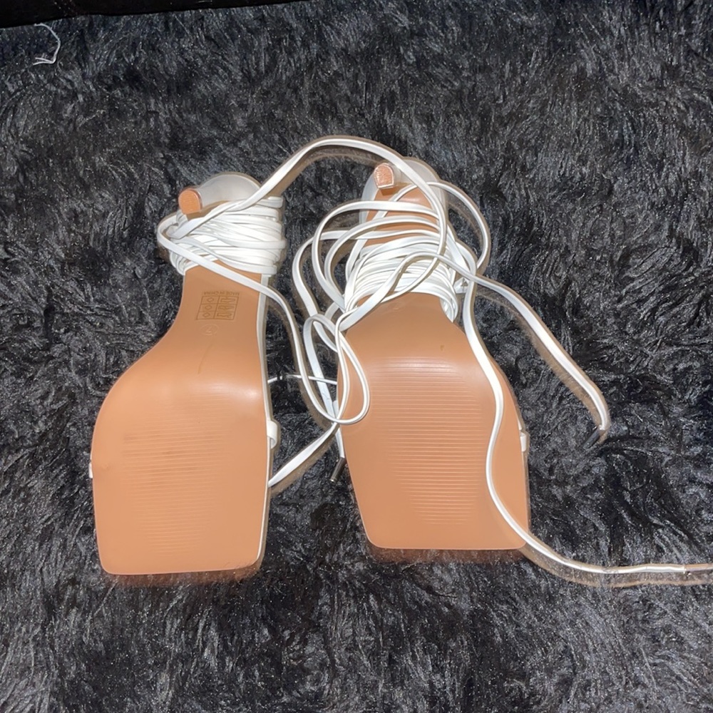 🔥🔛ALL WHITE TIE UP YOUR LEG SQUARE TOE 4 INCH HEELS👠SO MANY WAYS TO WEAR THEM - Picture 10 of 12